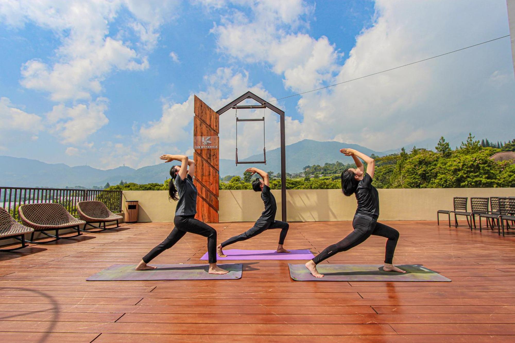 Отель The Botanica Sanctuary Пунчак Экстерьер фото The Yoga Deck